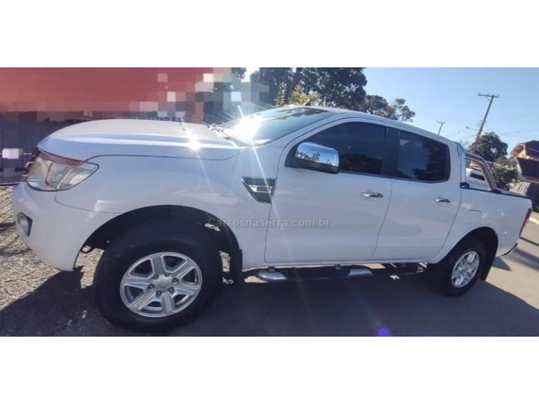 FORD - RANGER - 2013/2013 - Branca - R$ 88.500,00
