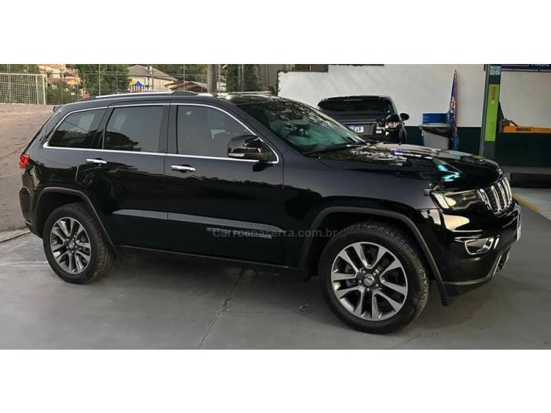 JEEP - GRAND CHEROKEE - 2018/2018 - Preta - R$ 165.000,00