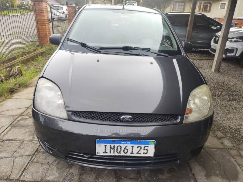 FORD - FIESTA - 2005/2005 - Cinza - R$ 19.000,00