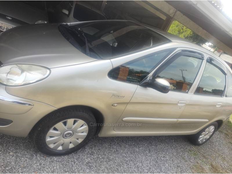 CITROËN - XSARA PICASSO - 2010/2011 - Prata - R$ 23.000,00