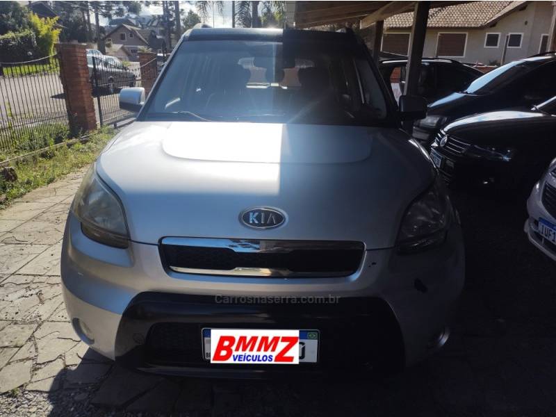 KIA MOTORS - SOUL - 2010/2011 - Prata - R$ 46.000,00