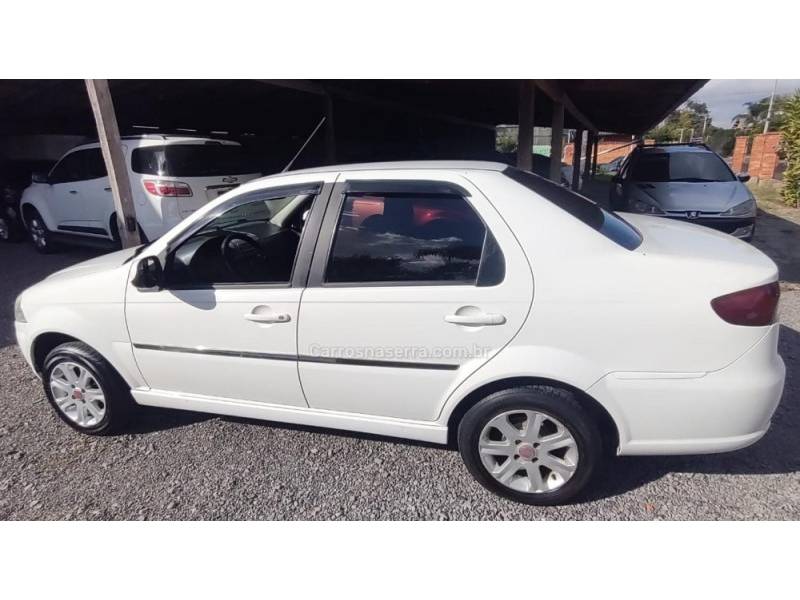 FIAT - SIENA - 2011/2011 - Branca - R$ 32.000,00