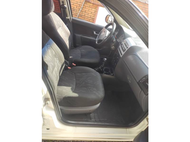 FIAT - SIENA - 2011/2011 - Branca - R$ 32.000,00