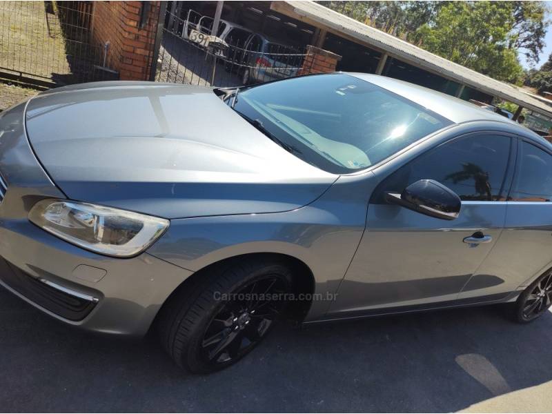 VOLVO - V60 - 2015/2016 - Cinza - R$ 83.000,00