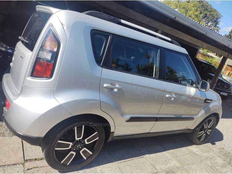 KIA MOTORS - SOUL - 2010/2011 - Prata - R$ 46.000,00