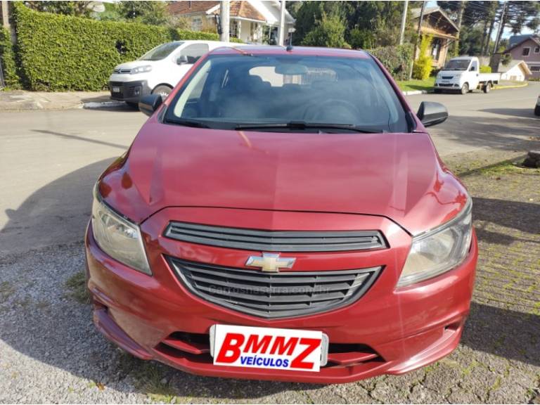 CHEVROLET - ONIX - 2018/2019 - Vermelha - R$ 55.000,00