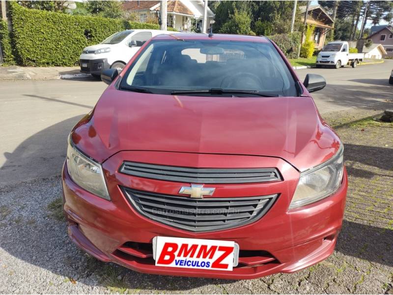 CHEVROLET - ONIX - 2018/2019 - Vermelha - R$ 55.000,00
