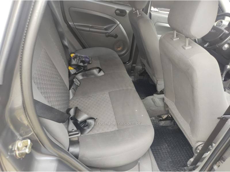FORD - FIESTA - 2005/2005 - Cinza - R$ 19.000,00