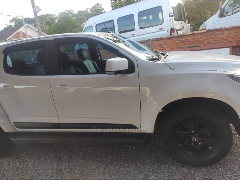 CHEVROLET - S10 - 2013/2014 - Branca - R$ 128.000,00