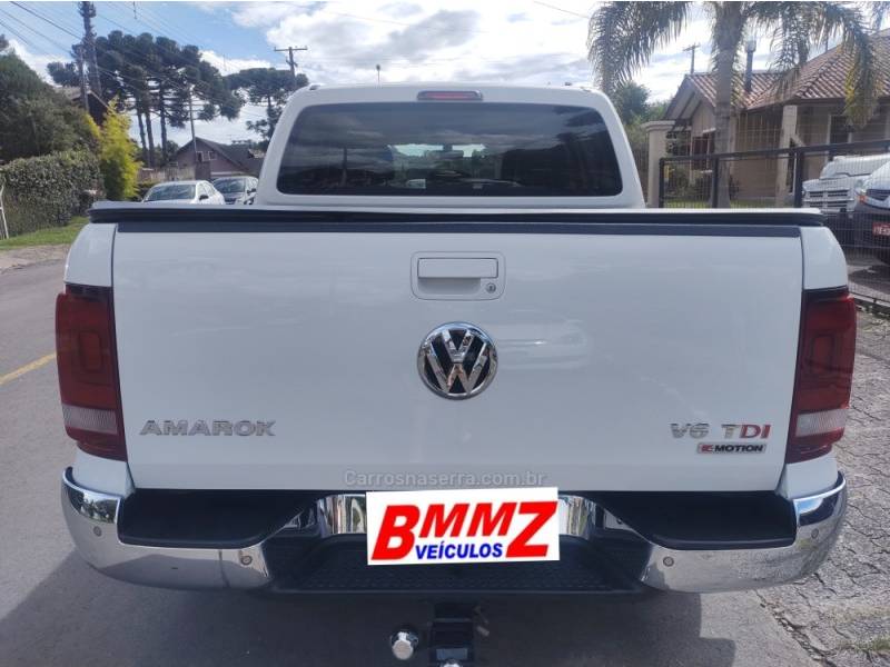 VOLKSWAGEN - AMAROK - 2017/2018 - Branca - R$ 165.000,00