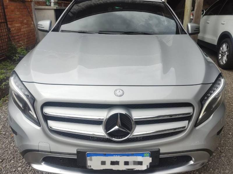 MERCEDES-BENZ - GLA 200 - 2015/2015 - Prata - R$ 112.000,00