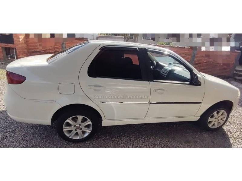 FIAT - SIENA - 2011/2011 - Branca - R$ 32.000,00
