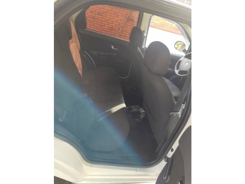 FIAT - SIENA - 2011/2011 - Branca - R$ 32.000,00