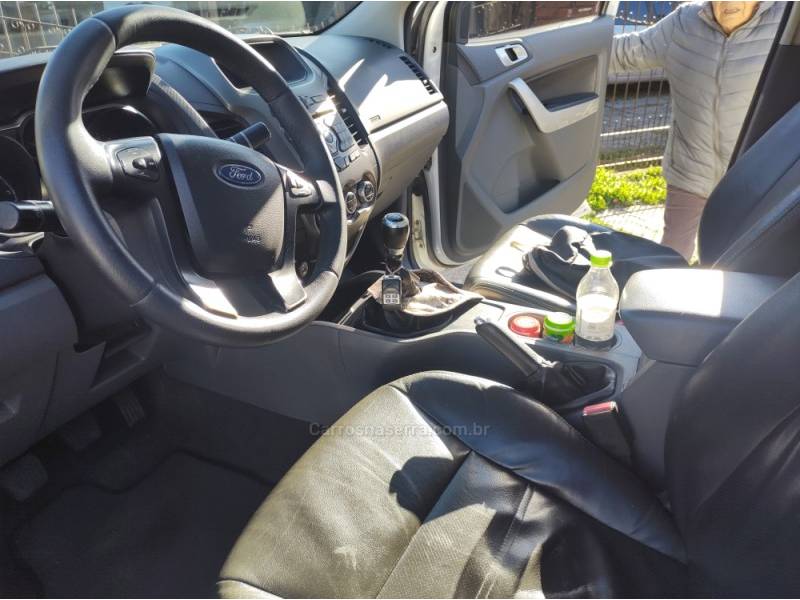 FORD - RANGER - 2013/2013 - Branca - R$ 88.500,00