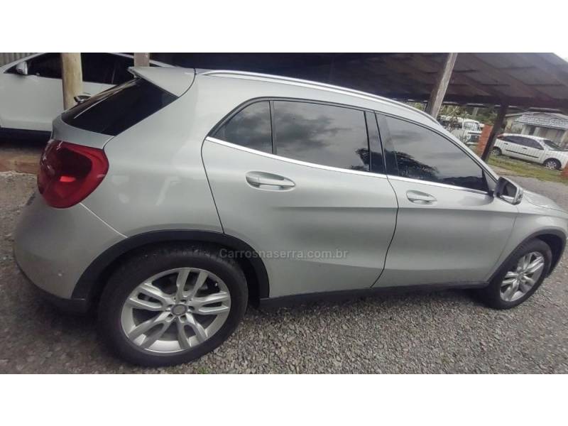 MERCEDES-BENZ - GLA 200 - 2015/2015 - Prata - R$ 112.000,00