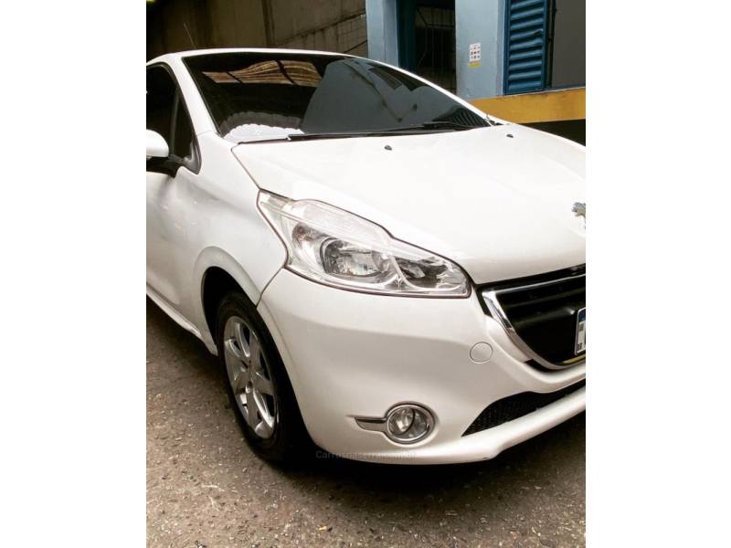 PEUGEOT - 208 - 2015/2016 - Branca - R$ 47.000,00