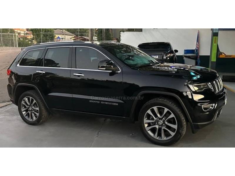 JEEP - GRAND CHEROKEE - 2018/2018 - Preta - R$ 165.000,00