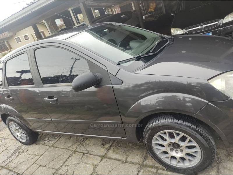 FORD - FIESTA - 2005/2005 - Cinza - R$ 19.000,00