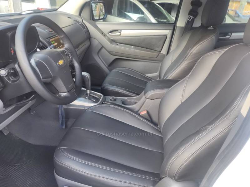 CHEVROLET - S10 - 2013/2014 - Branca - R$ 128.000,00