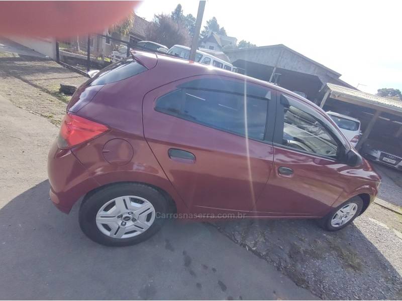CHEVROLET - ONIX - 2018/2019 - Vermelha - R$ 55.000,00