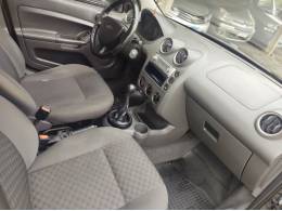 FORD - FIESTA - 2005/2005 - Cinza - R$ 19.000,00