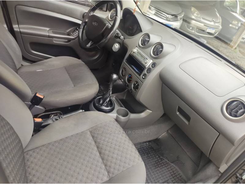 FORD - FIESTA - 2005/2005 - Cinza - R$ 19.000,00