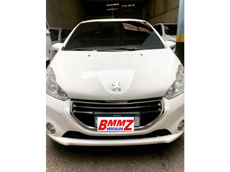 PEUGEOT - 208 - 2015/2016 - Branca - R$ 47.000,00