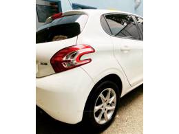 PEUGEOT - 208 - 2015/2016 - Branca - R$ 47.000,00