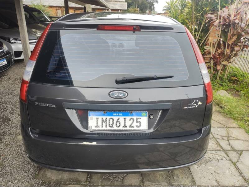 FORD - FIESTA - 2005/2005 - Cinza - R$ 19.000,00