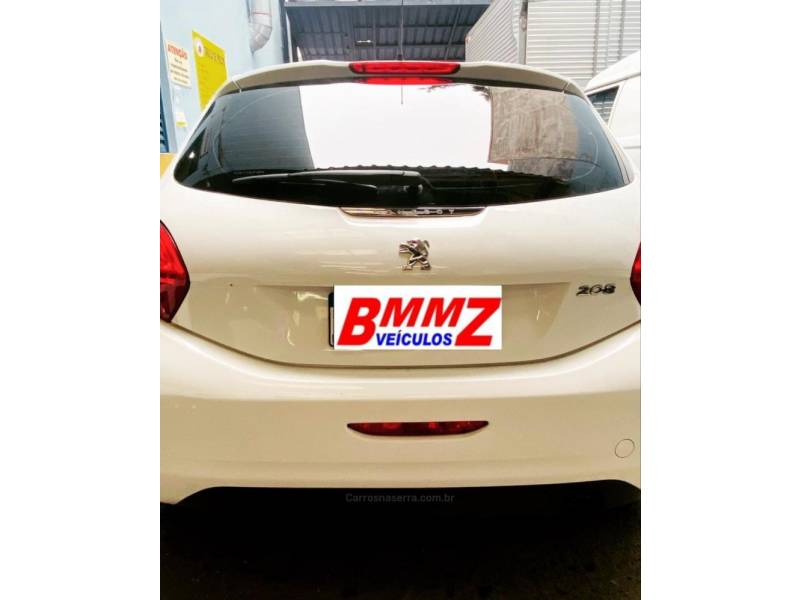 PEUGEOT - 208 - 2015/2016 - Branca - R$ 47.000,00